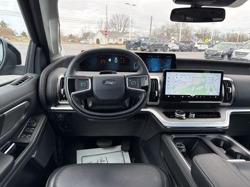 Used 2025 Ford Expedition Max Platinum w/ Driver's Package image 15