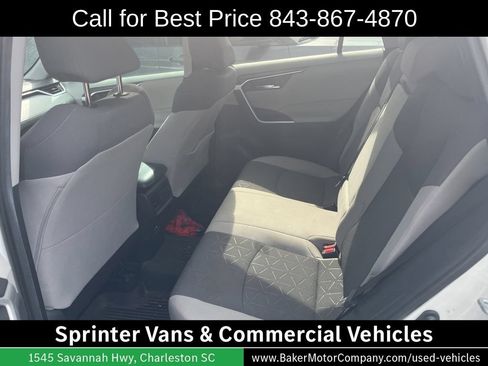 Used 2021 Toyota RAV4 XLE w/ Convenience Package FWD image 6