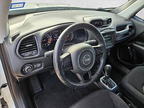 Used 2020 Jeep Renegade Altitude FWD image 10