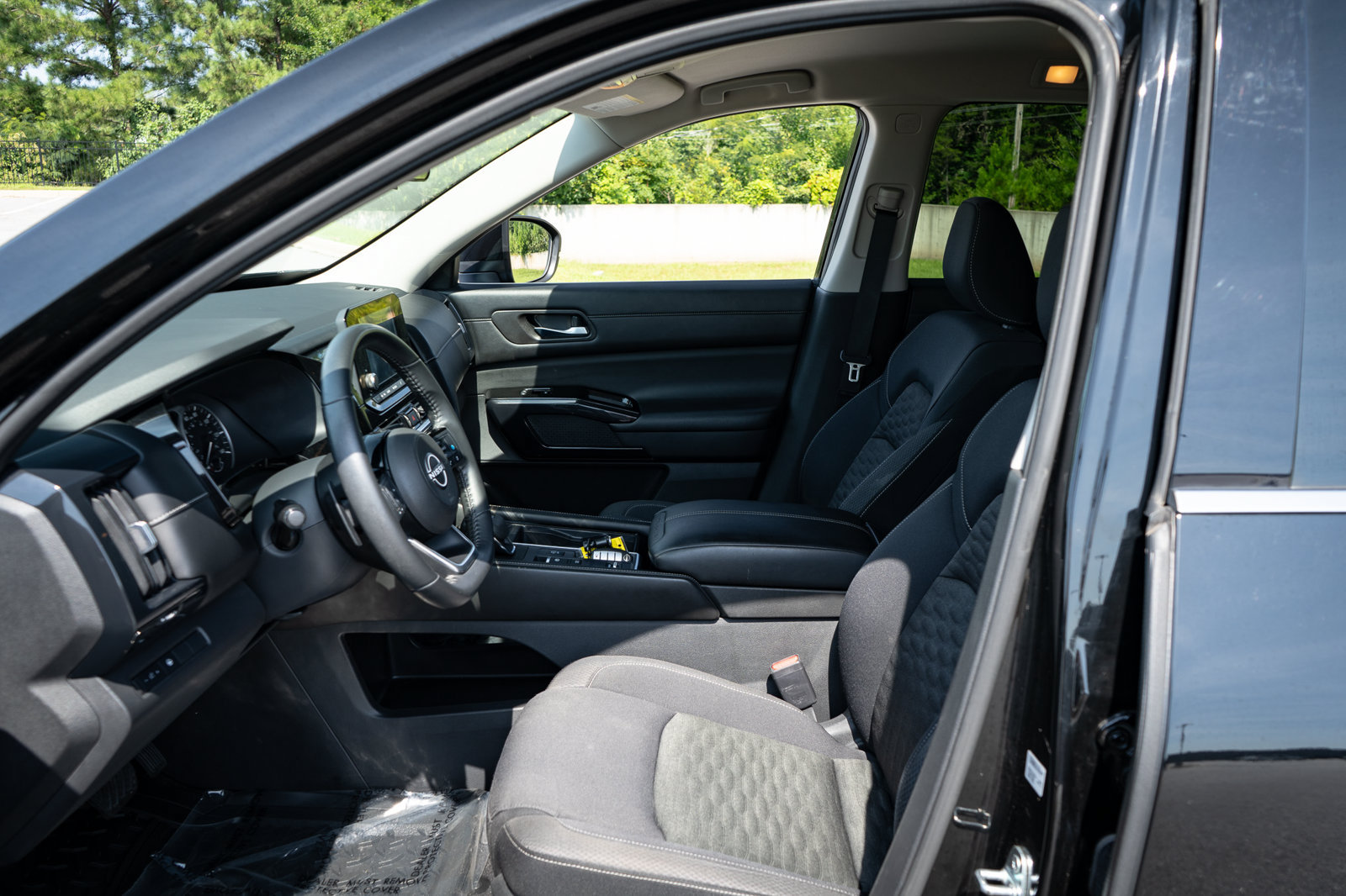 Used 2022 Nissan Pathfinder SV FWD image 14