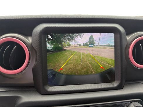 Used 2023 Jeep Gladiator Sport AWD/4WD image 16
