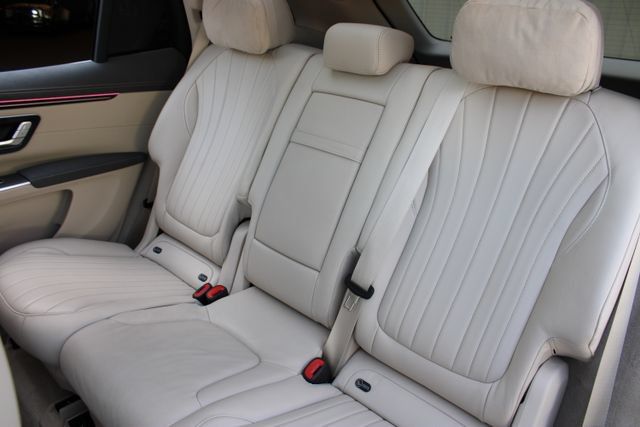 Used 2023 Mercedes-Benz EQS 580 4MATIC SUV image 12