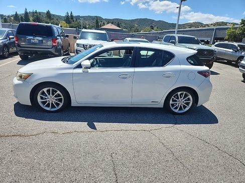Used 2011 Lexus CT 200h Premium w/ Premium Audio Pkg image 2