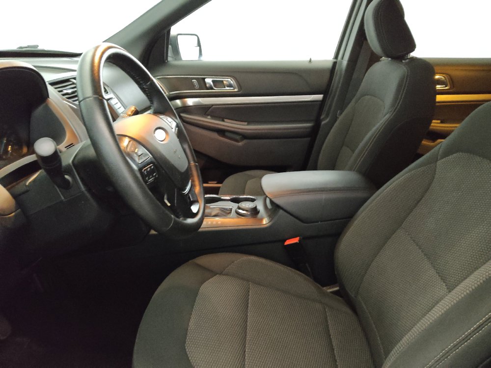 Used 2018 Ford Explorer XLT AWD/4WD image 17