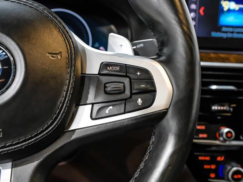 Used 2019 BMW M550i xDrive image 25