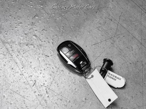 Used 2023 Bentley Bentayga Plug-In Hybrid image 58