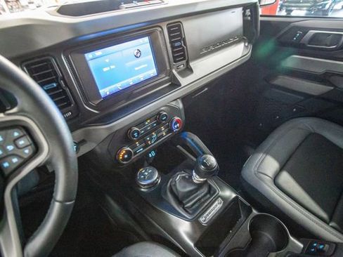 Used 2022 Ford Bronco Black Diamond image 7