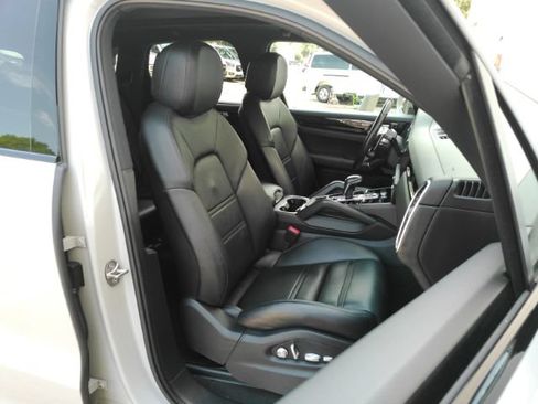 Used 2021 Porsche Cayenne E-Hybrid w/ Premium Package AWD/4WD image 25