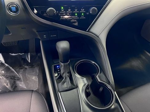 Used 2018 Toyota Camry LE w/ Convenience Package FWD image 26