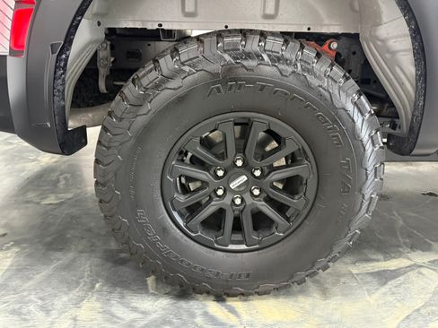 Used 2025 Ford F150 Raptor AWD/4WD image 32