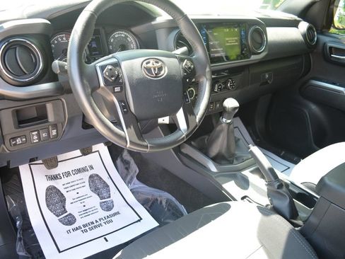 Used 2018 Toyota Tacoma TRD Sport AWD/4WD image 10
