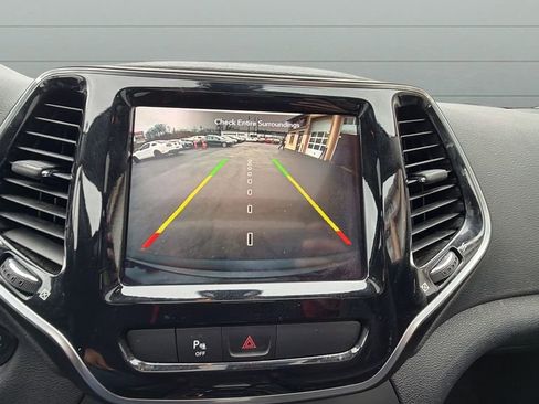 Used 2020 Jeep Cherokee Limited image 19