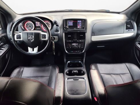 Used 2019 Dodge Grand Caravan GT image 3