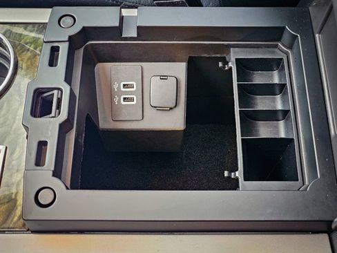 Used 2017 Ford Expedition Limited w/ Equipment Group 301A image 28