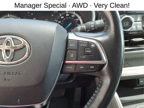 Used 2021 Toyota Highlander XLE AWD/4WD image 17