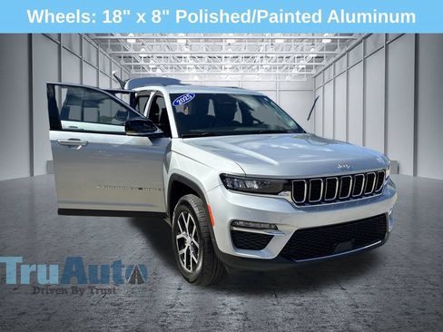 Used 2025 Jeep Grand Cherokee Limited AWD/4WD image 10