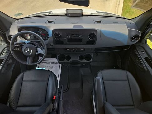 Used 2025 Mercedes-Benz Sprinter 2500 image 19
