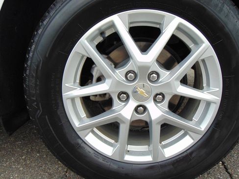 Used 2024 Chevrolet Equinox LT AWD/4WD image 9