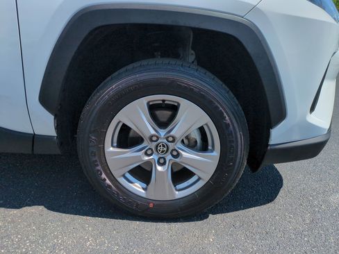 Used 2025 Toyota RAV4 XLE AWD/4WD image 12