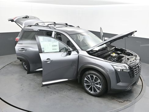 New 2026 Nissan Pathfinder Platinum FWD image 40
