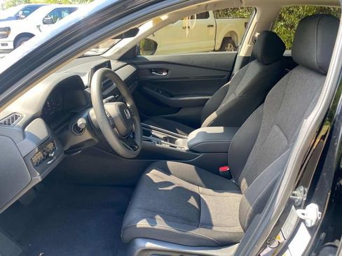 Used 2025 Honda Accord SE image 11