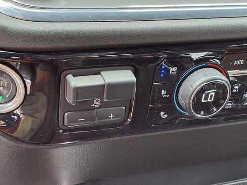 Used 2023 Chevrolet Silverado 1500 High Country w/ High Country Premium Package AWD/4WD image 21