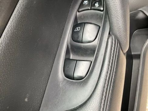 Used 2015 Nissan Rogue SV w/ SV Premium Package AWD/4WD image 15