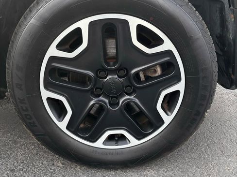 Used 2015 Jeep Renegade Trailhawk w/ Premium Group image 9