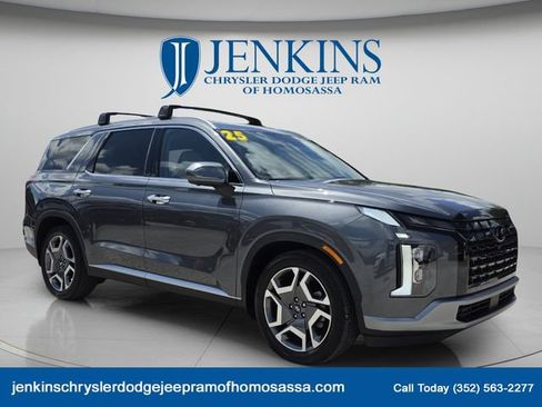 Used 2025 Hyundai Palisade SEL FWD image 2