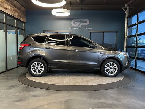 Used 2017 Ford Escape SE AWD/4WD image 2