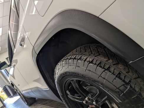 Used 2023 GMC Acadia AT4 AWD/4WD image 31