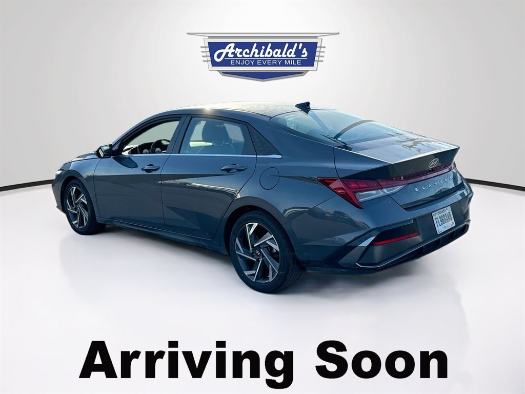 Used 2025 Hyundai Elantra Limited FWD image 3