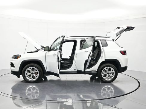Used 2025 Jeep Compass Latitude AWD/4WD image 45