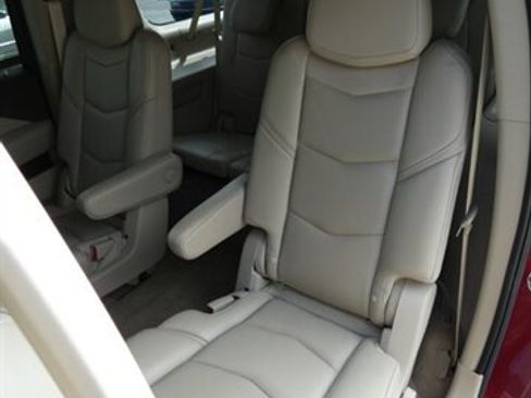 Used 2017 Cadillac Escalade ESV Luxury RWD image 44