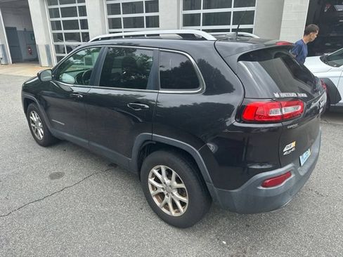 Used 2016 Jeep Cherokee Latitude w/ Comfort/Convenience Group AWD/4WD image 2