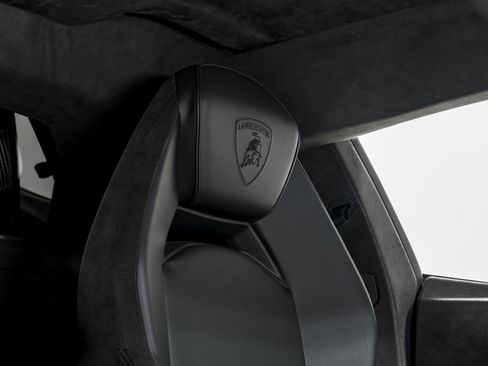 Used 2024 Lamborghini Revuelto image 33