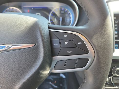 Used 2023 Chrysler 300 Touring w/ Sport Appearance Package RWD image 33