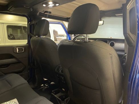 Used 2019 Jeep Wrangler Unlimited Sahara AWD/4WD image 30