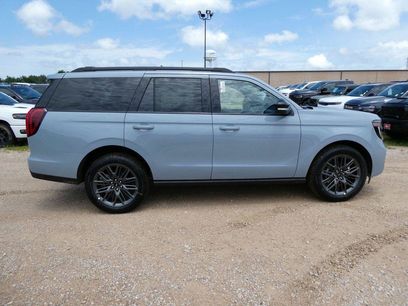 New 2027 Ford Expedition Platinum w/ Stealth Appearance Package