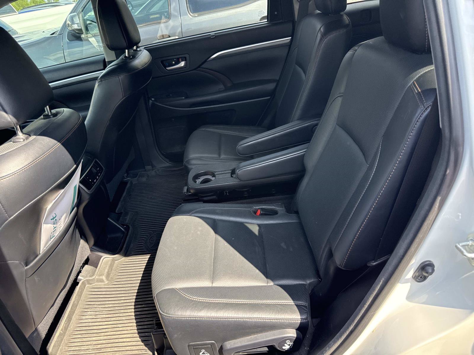Used 2017 Toyota Highlander Limited FWD image 6