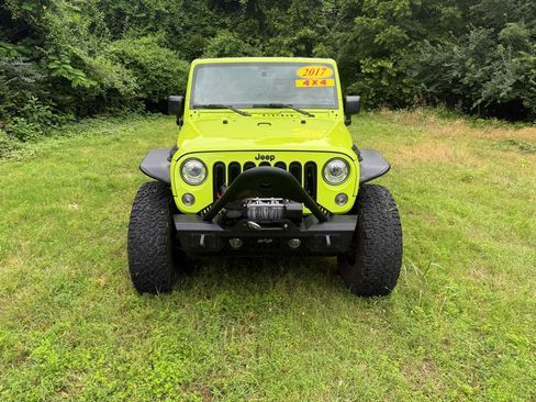 Used 2017 Jeep Wrangler Unlimited Rubicon w/ Connectivity Group AWD/4WD image 2