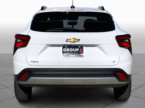 Certified 2025 Chevrolet Trax LT w/ LT Convenience Package image 5