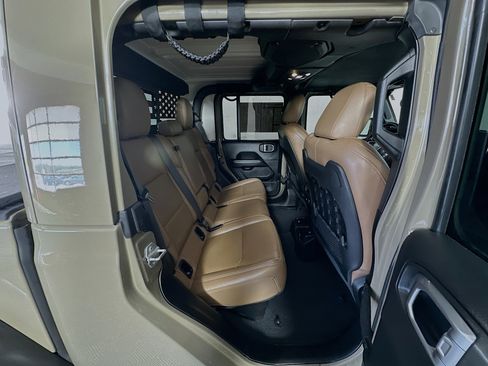 Used 2020 Jeep Gladiator Rubicon AWD/4WD image 27