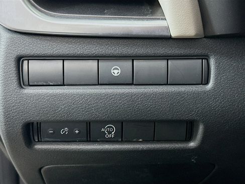 Used 2023 Nissan Rogue SV image 16