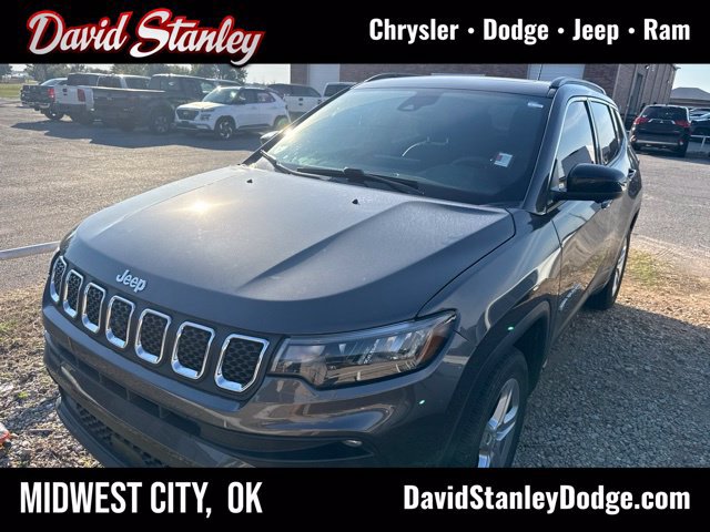 Used 2024 Jeep Compass Latitude w/ Sun and Sound Group AWD/4WD image 1