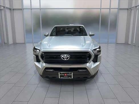 Certified 2025 Toyota Tacoma SR5 AWD/4WD image 3