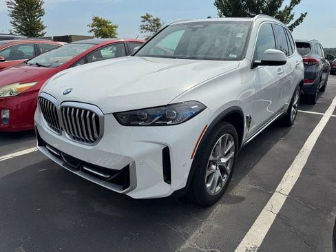 Used 2024 BMW X5 xDrive40i w/ Premium Package AWD/4WD image 3