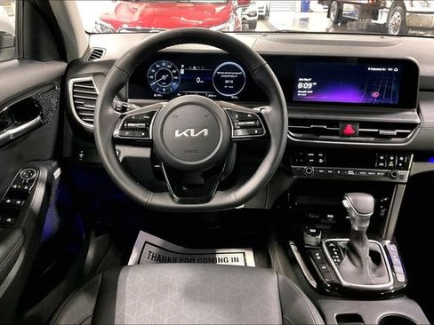 Used 2025 Kia Seltos SX w/ SX Sunroof Package AWD/4WD image 5