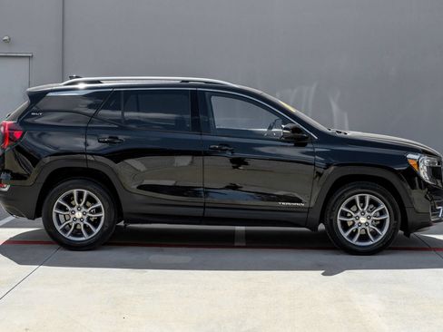 Used 2023 GMC Terrain SLT AWD/4WD image 9