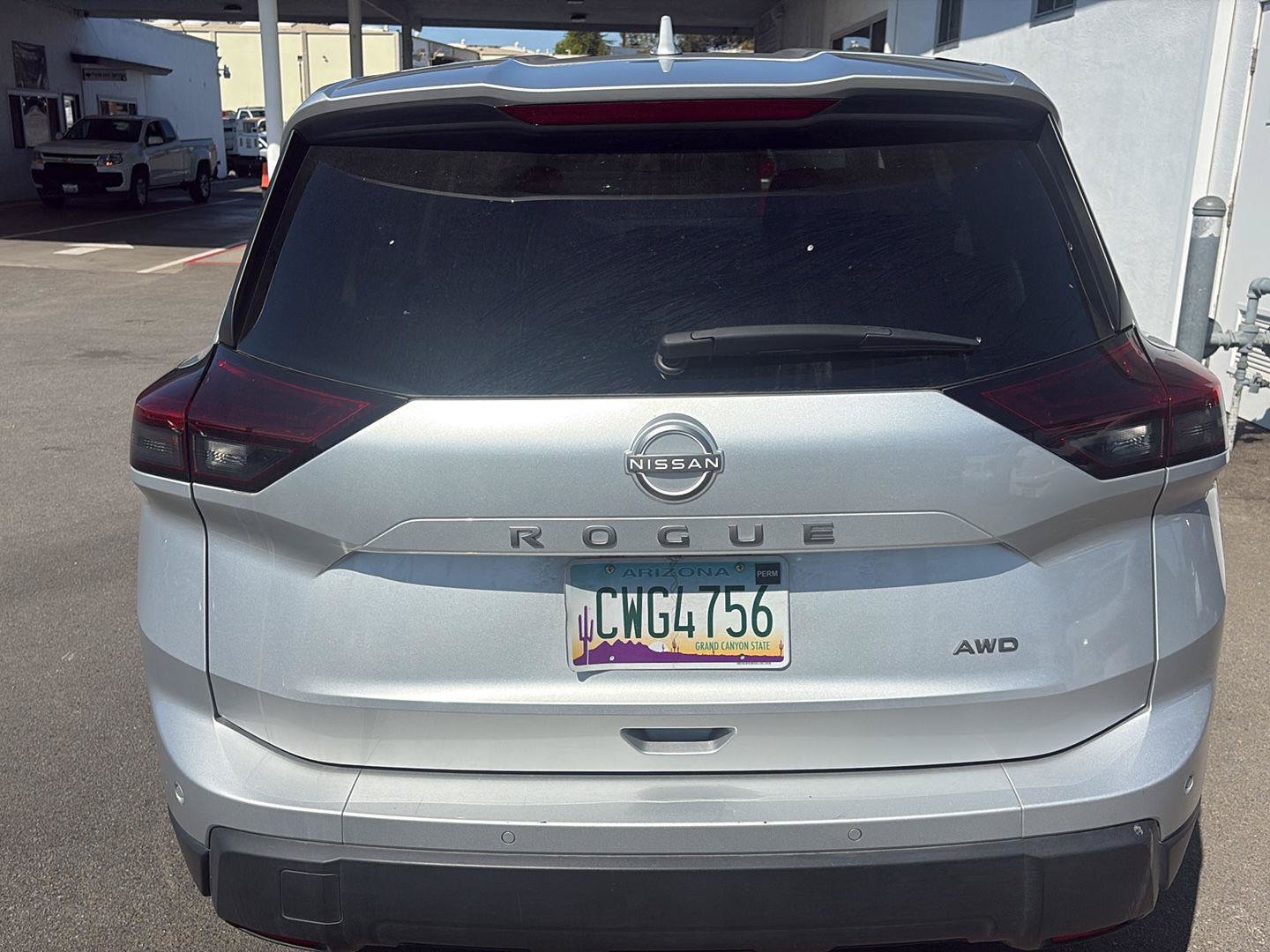 Used 2025 Nissan Rogue SV AWD/4WD image 2